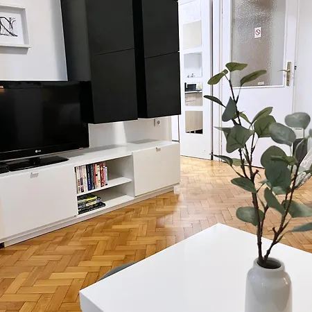 Fully Equipped - Cozy & Convenient Apartment *