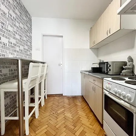 Fully Equipped - Cozy & Convenient Apartment